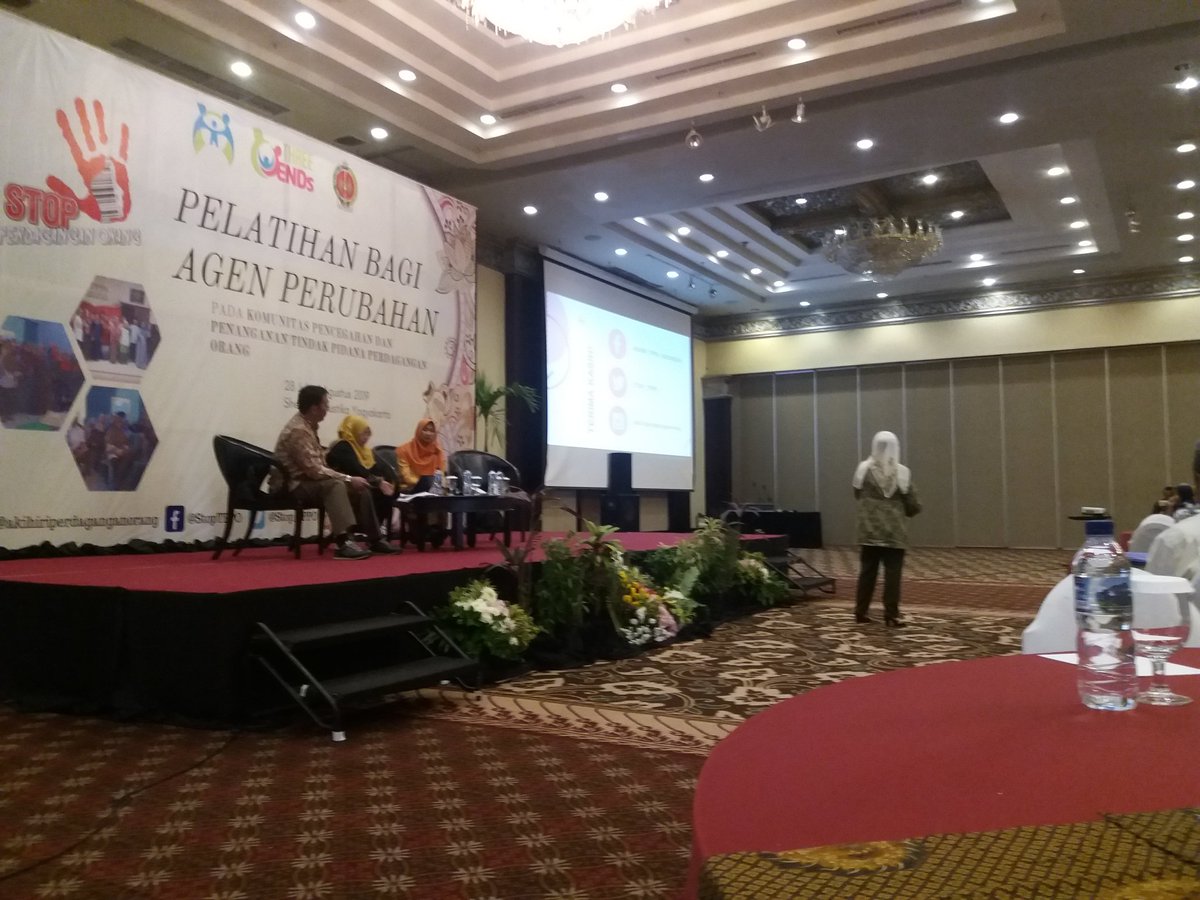 Irawantymu's tweet photo. Mari Akhiri Kekerasan Perdagangan orang pada Perempuan dan Anak
#Pelatihanagenperubahan
#PENCEGAHANTPPO
#KPPPA
#SheratonMustikaYogyakarta
#LAMPUNG
@STOP_TPPO https://t.co/EfQRzh6XyL