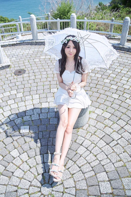 【?夏のポートレート⑤?】
悩んだ末、結局絞り切れなかった写真のオマケ集みたいになってしまった?笑
今回はカメラマンさんが本当に色々な撮り方・色味・設定での撮影を試してくださり、同じ被写体でも雰囲気や印象が変わって見えて凄く面白い… 