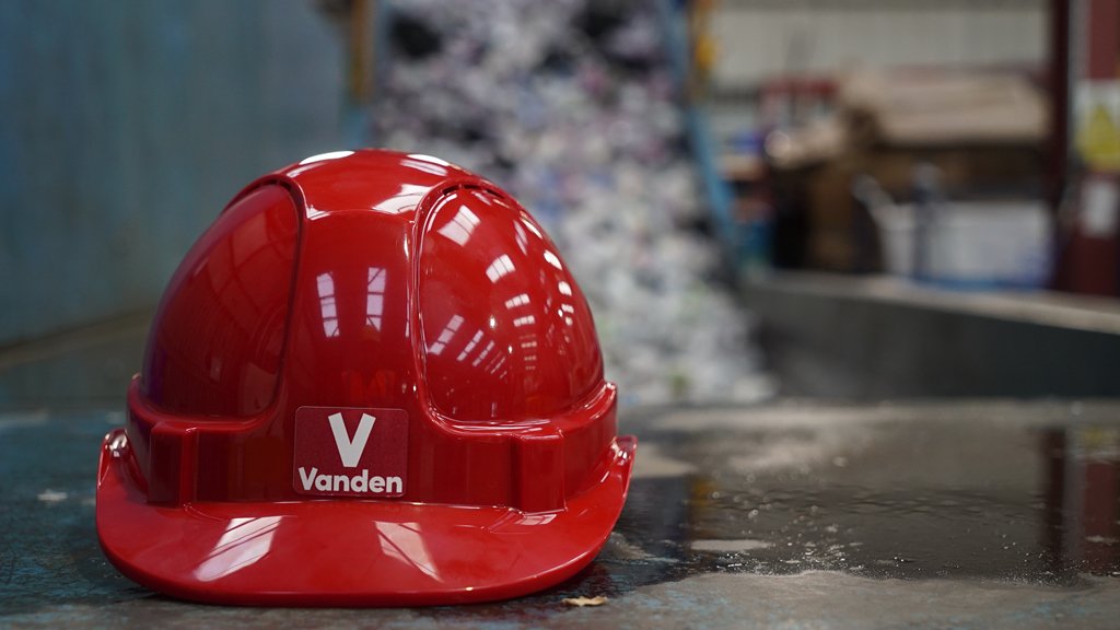 SimonVLeuven's tweet image. I wanted to share our Vanden Values. We all try and live by these everyday ✔
👉 Teamwork
👉 Add Value
👉 Growth
👉 Ownership
👉 Enjoy the Ride
#plastics #recycling #sustainability #teamwork #addvalue #growth #ownership #enjoytheride #greatfulness