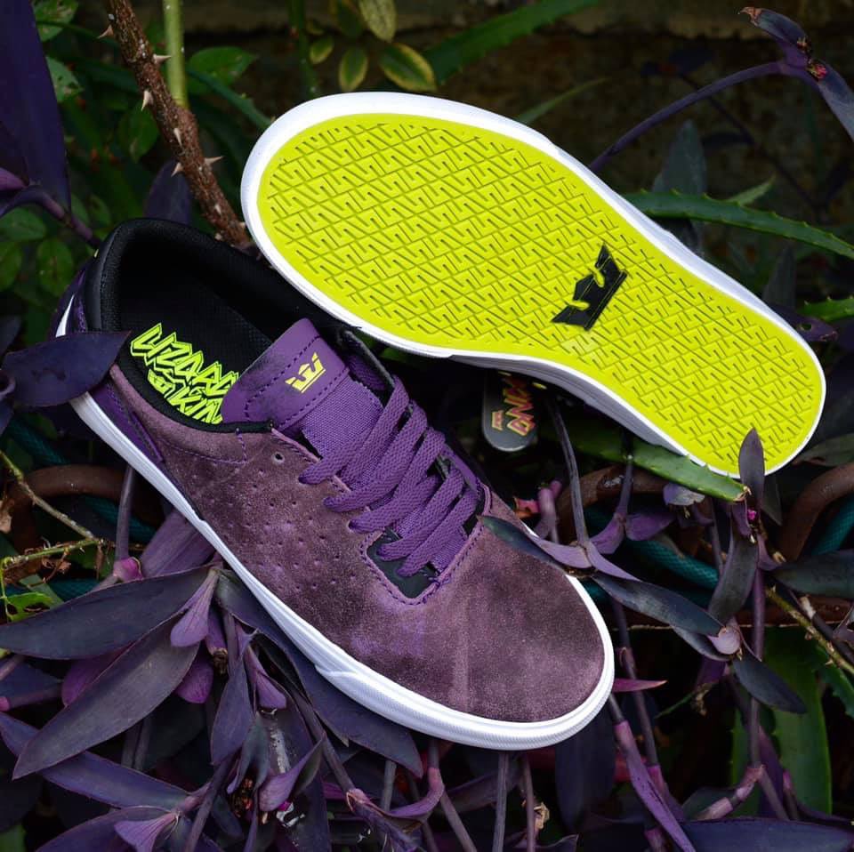 我 流 Pa Twitter ロサンゼルス発ブランド Supra スープラ から 新作スニーカー入荷 Supraライダー Lizard King による アシンメトリーのシルエットの ローカットスニーカー T Co Irbtm0mmsq Sneaker スケシュー 紫スニーカー タイダイスニーカー
