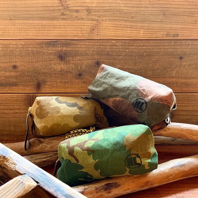 STANDARDCAL's tweet photo. Hand Light Military Pouchが入荷しました！！ #standardcalifornia #スタンダードカリフォルニア #handlight #ハンドライト #military #ミリタリー #pouch #ポーチ #outdoor #アウトドア https://t.co/uVVyxfy348 https://t.co/5x7fnX5WlN