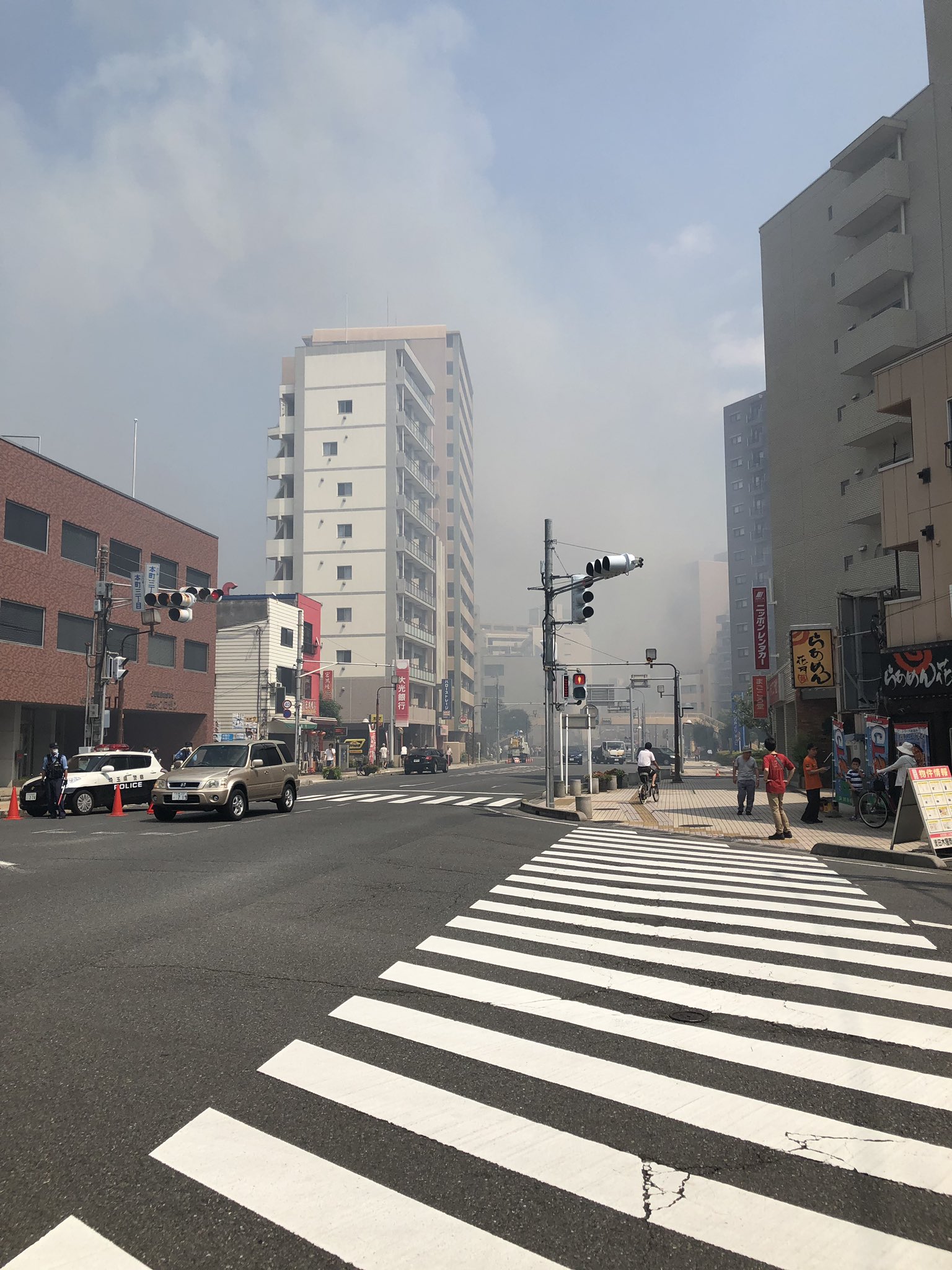 画像 川口駅本町通り郵便局前で大火事で煙が川口駅周辺半端ない避難したほうがいいです 目と喉が酷い 火事 ウーバーイーツ Ubereats T Co まとめダネ