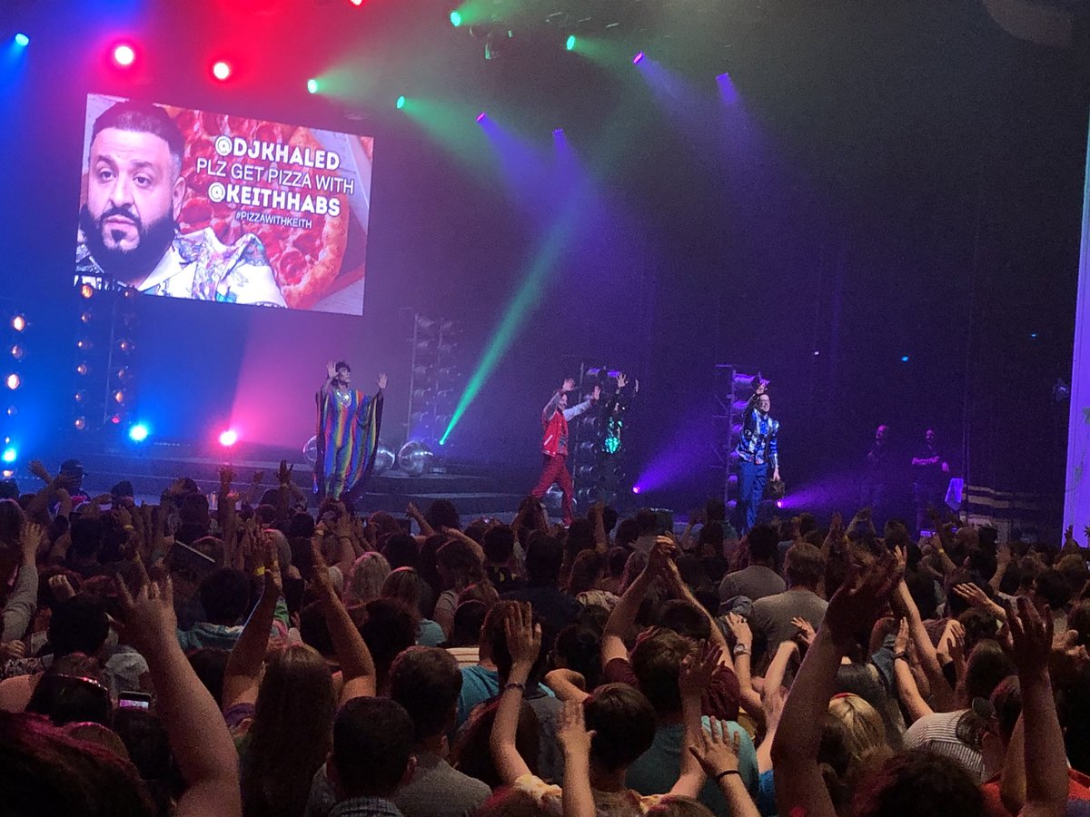 GreatWolfLodgey's tweet photo. The @tryguys Legends of the Internet tour was absolutely amazing. Thank you for an incredible finale in Philly. We had a BLAST and I screamed the whole time. Fantastic show. #teamWawa #pizzawithkeith #bringbackcandidcompetition https://t.co/qxXg5jDn50