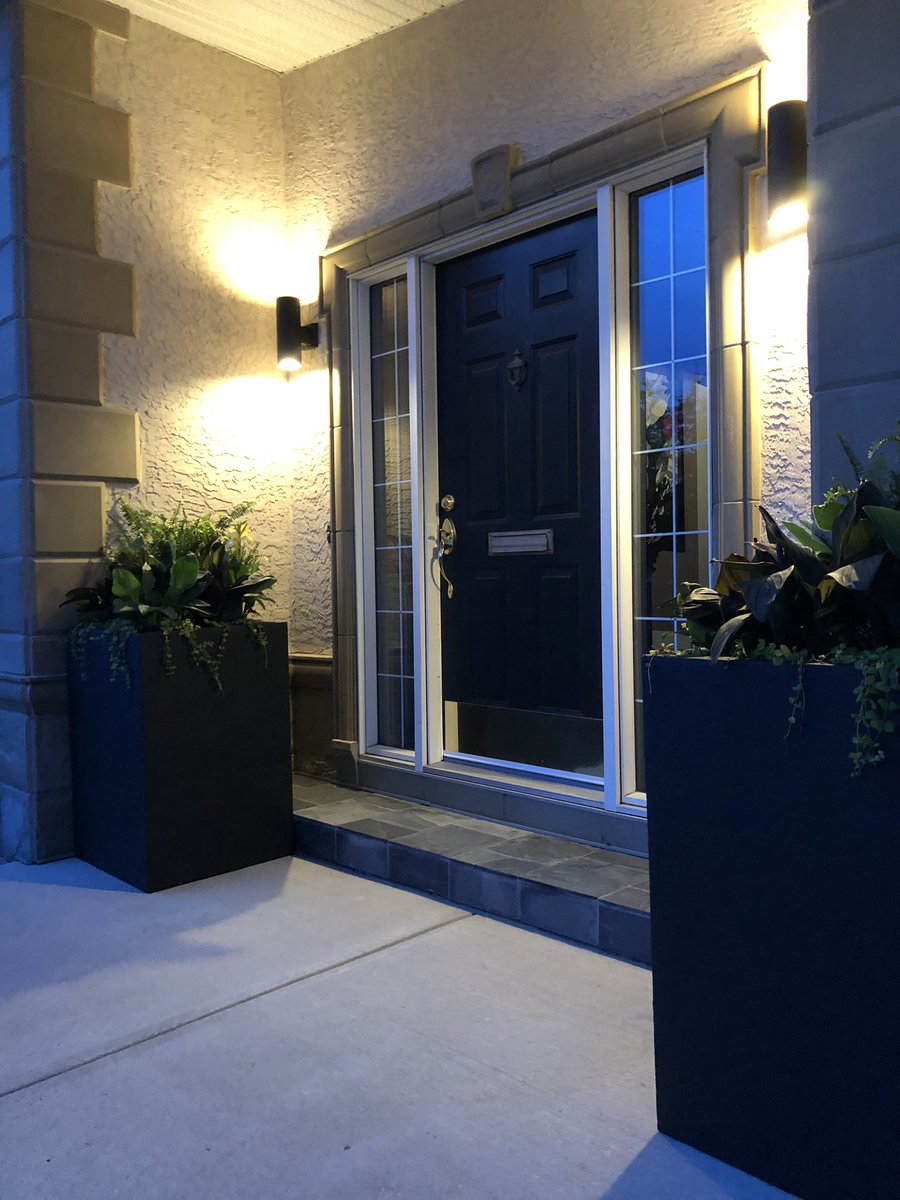 Front Courtyard in the Evening #courtyard <a href="/inlitedesign/">in-lite Outdoor Lighting 🇨🇦🇺🇸</a> #yeg #midcenturymodern #patio #houseandhome #pergola