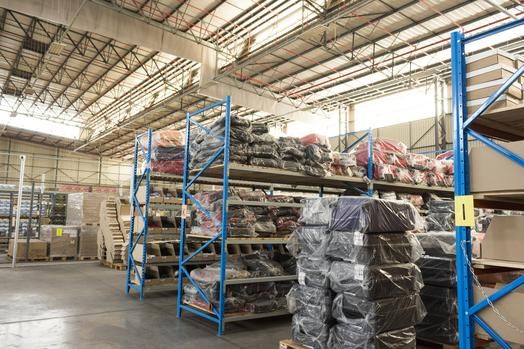 ETPenterprises's tweet photo. Watch what happens at a warehouse after you've placed an online order.
#logistics #warehousesolutions 
https://t.co/RhU0BwoCxn https://t.co/qPn6ptymx4