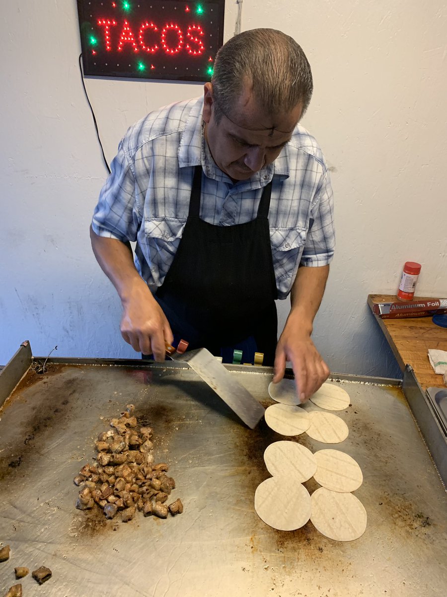 ummitsdaisy's tweet photo. Hi everyone so my dad has been selling food for some time now but business has not been going very well if you guys can help me out my dad is the sweetest most hard working man y’all will not regret it! For more information HMU! Please rt!! Thank you 🙏🏼 😭 https://t.co/JdBpSSX3gq