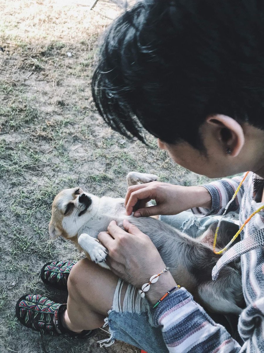 Nafonaja's tweet photo. อิจฉาหมาที่เธอเล่น..
อิจฉาเต่าที่เธอจูบ..
อิจฉาควายที่เธอลูบ..
อิจฉาช้างที่เธอโอบ..

อิสสาาาาา!!!! 😩😩😩😩😩 #เป๊กผลิตโชค #PeckPalitchoke https://t.co/C5ZvmSLLce