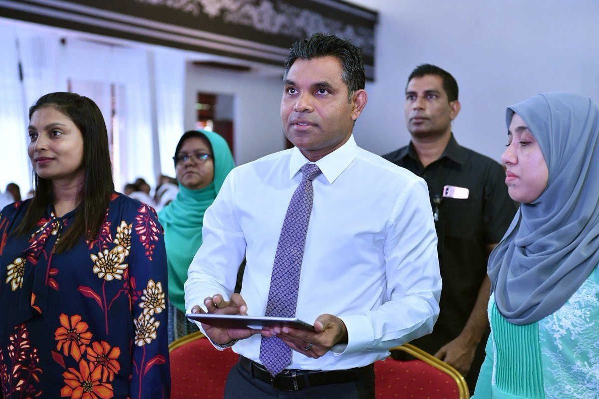 MoEdumv's tweet photo. މަގުމަތީގެ ރައްކާތެރިކަމާގުޅޭ ގޮތުން ސްކޫލްތަކުގެ ދަރިވަރުން ހޭލުންތެރިކުރުމުގެ ޚާއްސަ ޕްރޮގްރާމް އިފްތިތާހް ކުރުން. މި ޕްރޮގްރާމް އިފްތިތާހް ކޮށްދެއްވީ ރައީސުލްޖުމްހޫރިއްޔާގެ ނައިބު ފައިޞަލް ނަސީމް. @aisthly https://t.co/lNyTHLgd0X