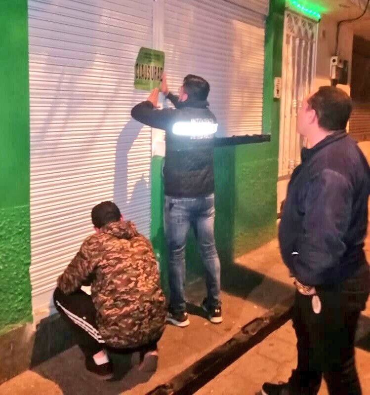 CNPIbarra_'s tweet photo. #Operativo | En conjunto con
 @PoliciaEcuador la @goberimbabura a través de @IntImbabura y Comisaría Nacional realizó control en locales sujetos #MDI. Resultado: 3 clausuras y 6 notificaciones. Además, cierre de 2 espectáculos públicos con el respectivo barrido #JuntosMásSeguros https://t.co/7KucnmzuKH