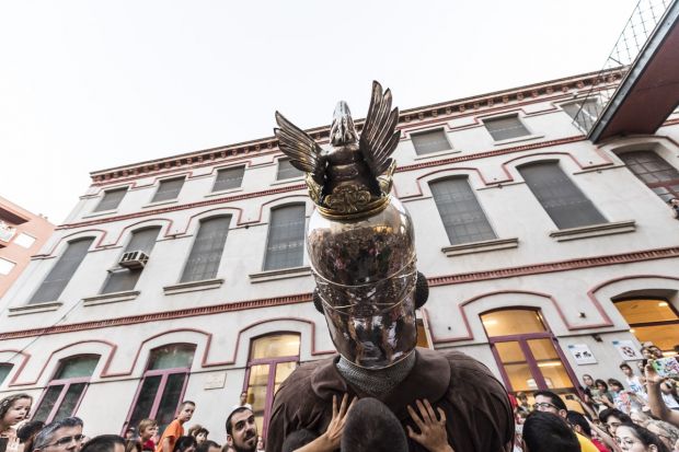 lessantesmataro's tweet photo. Comencem el darrer dia de #lessantes. Encara teniu forces i ganes de Festa Major?Avui és dia de #vermutdebastons, #enfigurat, #anematancar, #espaifamiliar,concert de Festa Major, #tronada, #Espetecfinal i #albada. Consulta tots els actes al web de la Festa https://t.co/bAK5vBUbx7 https://t.co/rBbrQInucG
