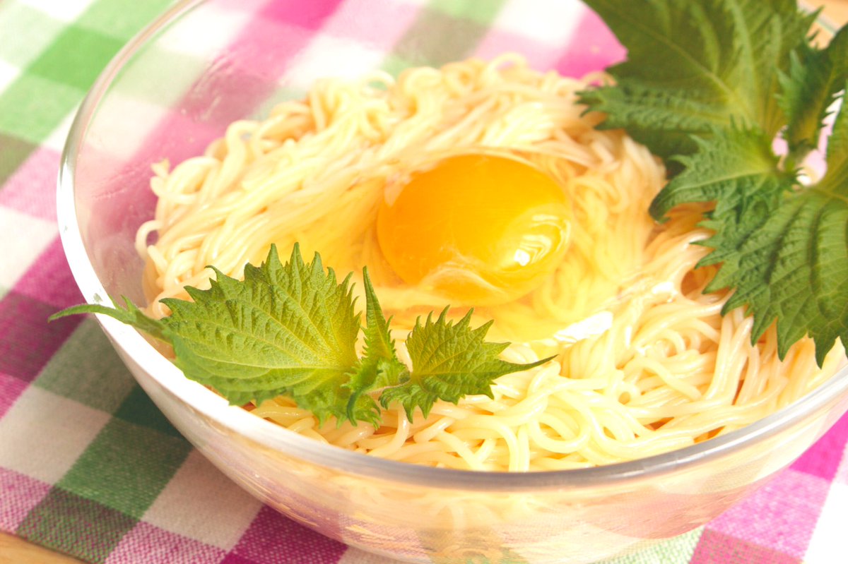 つくりおき食堂まりえ そうめんは消え物 気がつけば 皿は空っぽ 史上最高に旨いやみつき油そば素麺の作り方 素麺100gは茹で流水で冷やし鶏ガラ小さじ1 5醤油小さじ2酢小さじ1ごま油大さじ1にんにく2センチを和えたタレを混ぜ生卵をのせて完成