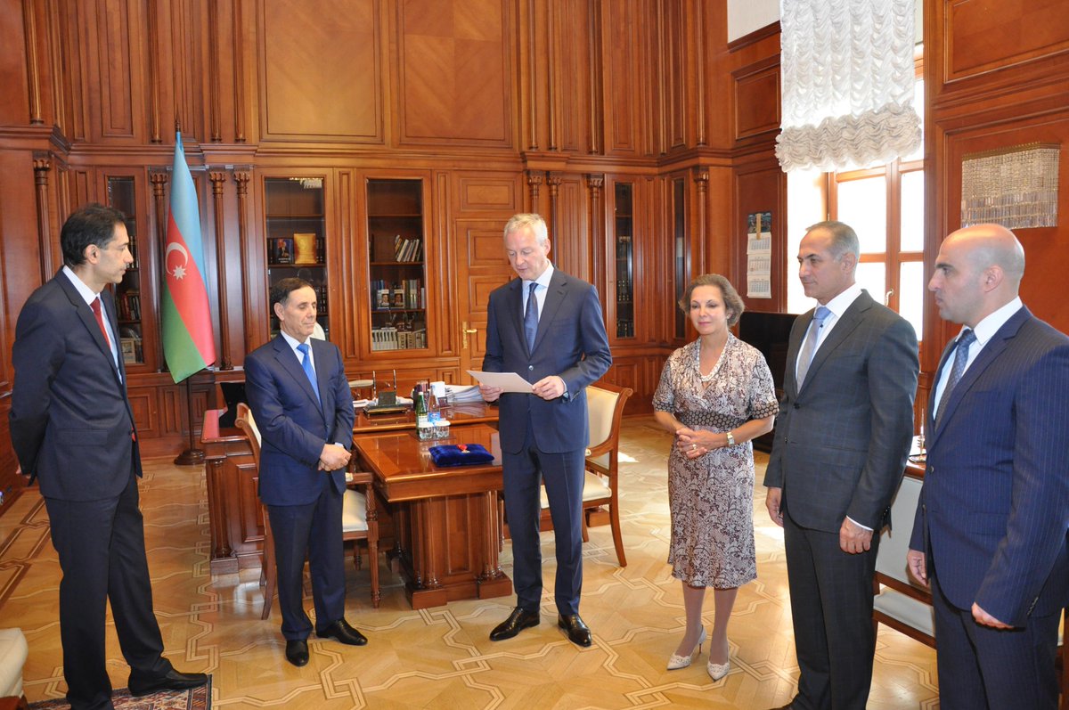nkgovaz's tweet photo. Prime Minister of #Azerbaijan Novruz Mammadov decorated with Order of "Legion of Honour" by French President`s Decree

@NovruzMammadov   @BrunoLeMaire https://t.co/GoIpDMbErh
