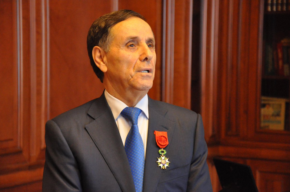 nkgovaz's tweet photo. Prime Minister of #Azerbaijan Novruz Mammadov decorated with Order of "Legion of Honour" by French President`s Decree

@NovruzMammadov   @BrunoLeMaire https://t.co/GoIpDMbErh