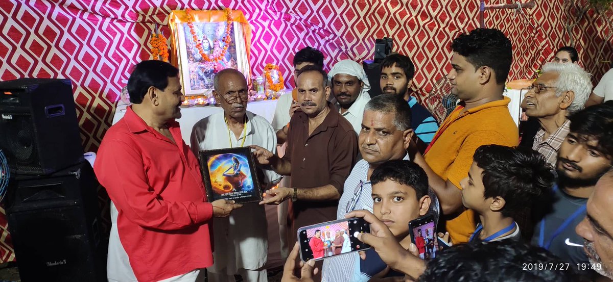 kstanwarbjp's tweet photo. पवित्र सावन के महीने में, दिल्ली कैंट में किर्बी प्लेस स्थित थिमैय्या पार्क में लगे "काँवर शिविर" की जोत प्रज्वलित की तथा कांवरियों को सम्बोधित किया और उन्हें शुभकामनायें दी ।
........जय-जय भोलेनाथ ........ @BJP4India  @BJP4Delhi  @BJYM https://t.co/1Lvtzw1nlX