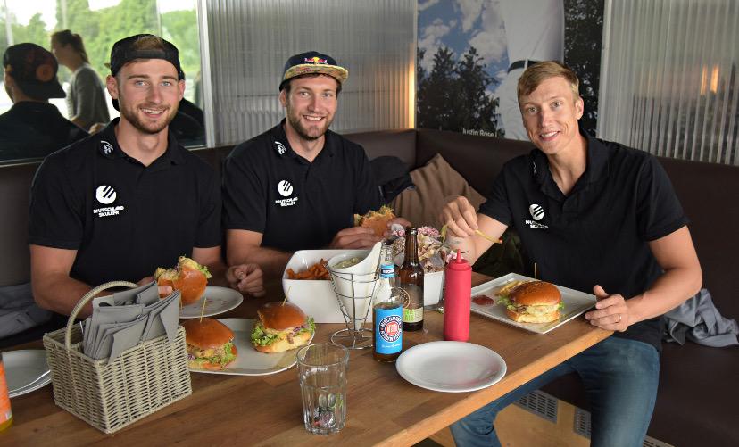 Habt ihr schon TrackMan Virtual Golfen getestet? ⛳️

Kommt vorbei in den Sommerferien und spielt eine Runde mit Freunden.. 🏌️‍♂️

Leckere Burger &amp; Getränke gibt es direkt am Abschlag! 🍔

#trackman #virtualgolfen #golfheimat 😊