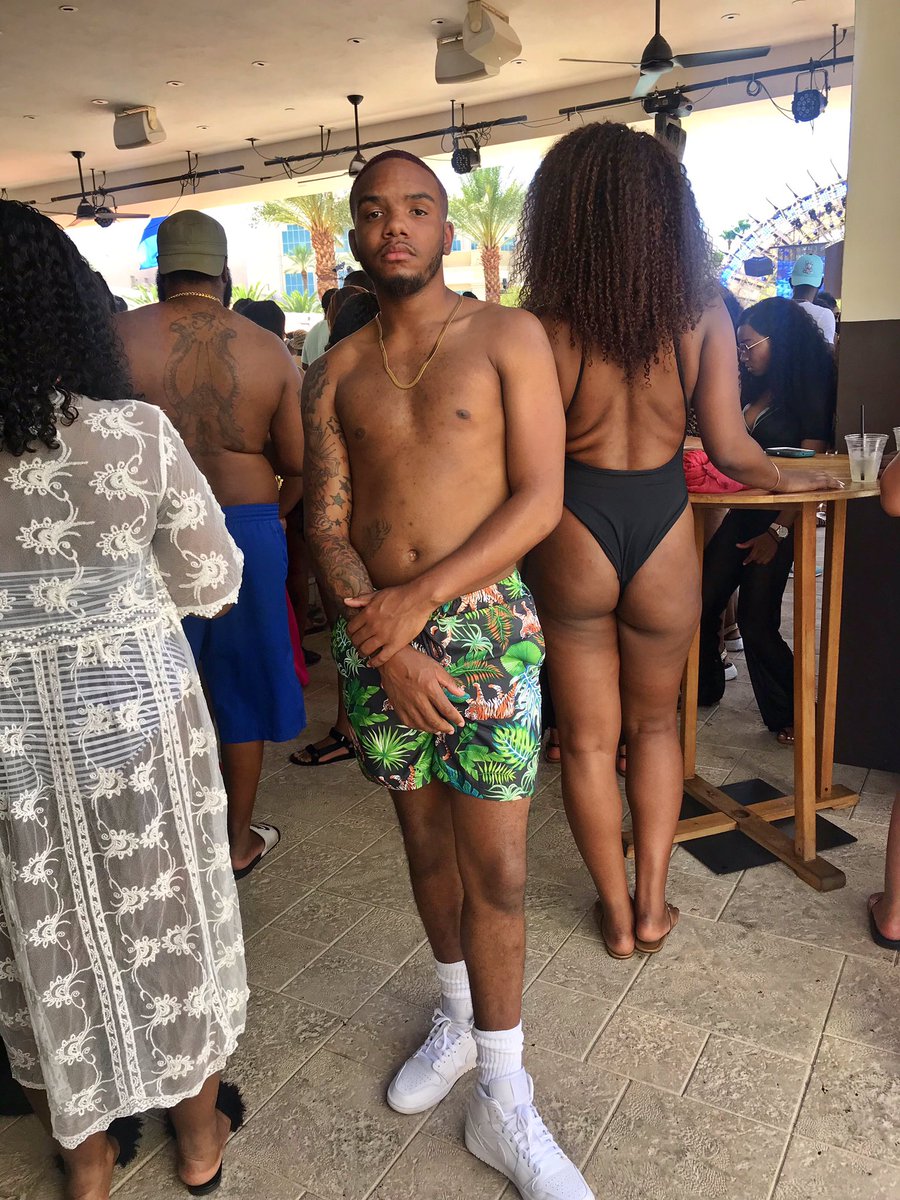 YungSpiffyy's tweet photo. Hold down the spot, beast with the box 🔥 mane it’s so hot, but I anit gone stop 🧞♂️
💯
💯
💯
💯
💯
💯
#Vegas2019 #Plies #Concert #Vacation #PoolParty2 #Turnt https://t.co/XiHuRRJ0T7