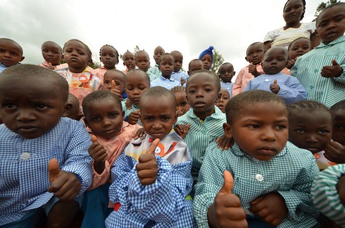 <a href="/victor_jimsan/">Víctor Jiménez Sánchez</a> <a href="/BitLabCat/">BitLab Cooperativa</a> <a href="/EscolesCoop/">EscolesCoop</a> <a href="/NouPatufet/">NouPatufet</a> <a href="/EscolaTeide/">Escola Teide</a> <a href="/atsf_bcn/">Arquitectos Técnicos Sin Fronteras</a> <a href="/XES_cat/">Xarxa d'Economia Solidària de Catalunya</a> <a href="/XES_SantAndreu/">XES Sant Andreu</a> @mcalarosa <a href="/radiotrinijove/">Ràdio Trinijove</a> <a href="/Trinijove/">Fundació Privada Trinijove</a> <a href="/wiriko_org/">Wiriko</a> <a href="/CCOOmics/">CCOOMICS</a> ¡Felicitats <a href="/BitLabCat/">BitLab Cooperativa</a>! 🥳 

Heu superat #PrimeraRonda de #GoteoCrowdfunding!!! 😙👏 

Amb aquests +7.000€ ja teniu cofinançada la segona fase de construcció de l'escola 📚✏️, que serà una gran millora per la gent de Kithunti! 👧🏾👦🏿

¡Ara, a per l'#òptim! 😜🚀