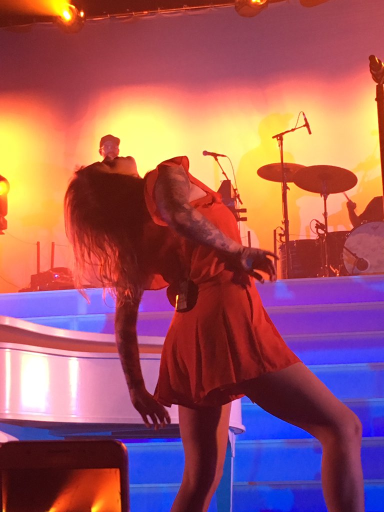 <a href="/TeamPirate_FAN/">team pirate</a> <a href="/ujuj999/">ju</a> À Lyon Octobre dernier ! #thankyouBea 😌