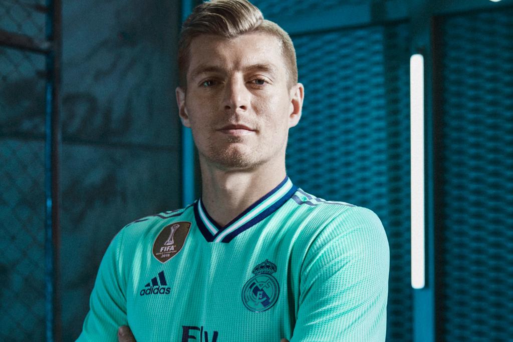 adidas_ES's tweet photo. El futuro te pertenece.
Os presentamos la tercera equipación del @realmadrid para la temporada 2019/20. A la venta en exclusiva en tiendas adidas, tiendas oficiales del Real Madrid y en  https://t.co/apmhiIF4K7.
#DareToCreate https://t.co/CCLENnv8ss