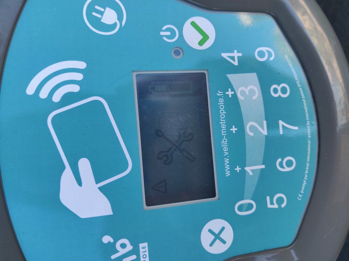 audreylfbv's tweet photo. @Velib bonjour. j'ai déposé mon vélo à 9h mon trajet n'est toujours pas finalisé. J'ai envoyé une reclam, quand est ce que ce sera pris en compte par vos services ? Impossible de joindre quelqu'un par téléphone. Merci ! https://t.co/VxThU8Lh6Q