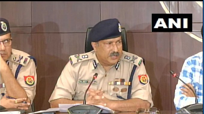ANINewsUP's tweet photo. Rajeev Krishna, ADG Lucknow Zone on Unnao rape victim's accident: We are investigating if numbers of driver, cleaner &amp; owner (of the truck) match with known numbers of Kuldeep Singh Sengar (accused in Unnao rape case) and his associates. https://t.co/nlefFrU4uv