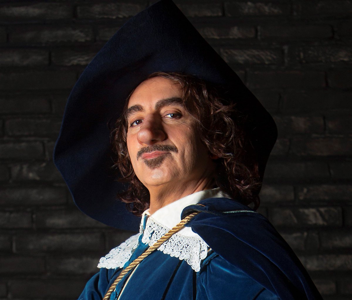 Ecco a Voi Cyrano. Cyrano commedia musicale di R. Pazzaglia, da Rostand. Dopo 40 dalla prima e unica edizione, con #DomenicoModugno, torna in scena il #musical del celebre poeta spadaccino. Regia B. Garofalo, produzione Pragma.  Si parte da #Napoli, <a href="/TeatroAugusteo/">Teatro Augusteo</a> #dicembre2019