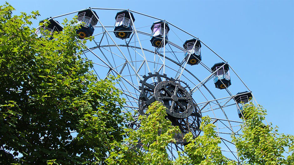 Celebrate #InternationalTigerDay with a trip to Chessington World of Adventures Resort... 🐯

With a Zoo &amp; SEA LIFE centre made up of over 1000 animals and over 40 rides &amp; attractions, a day at Chessington is fun for all the family 🎢

Discover more here: bit.ly/2SDMLpy