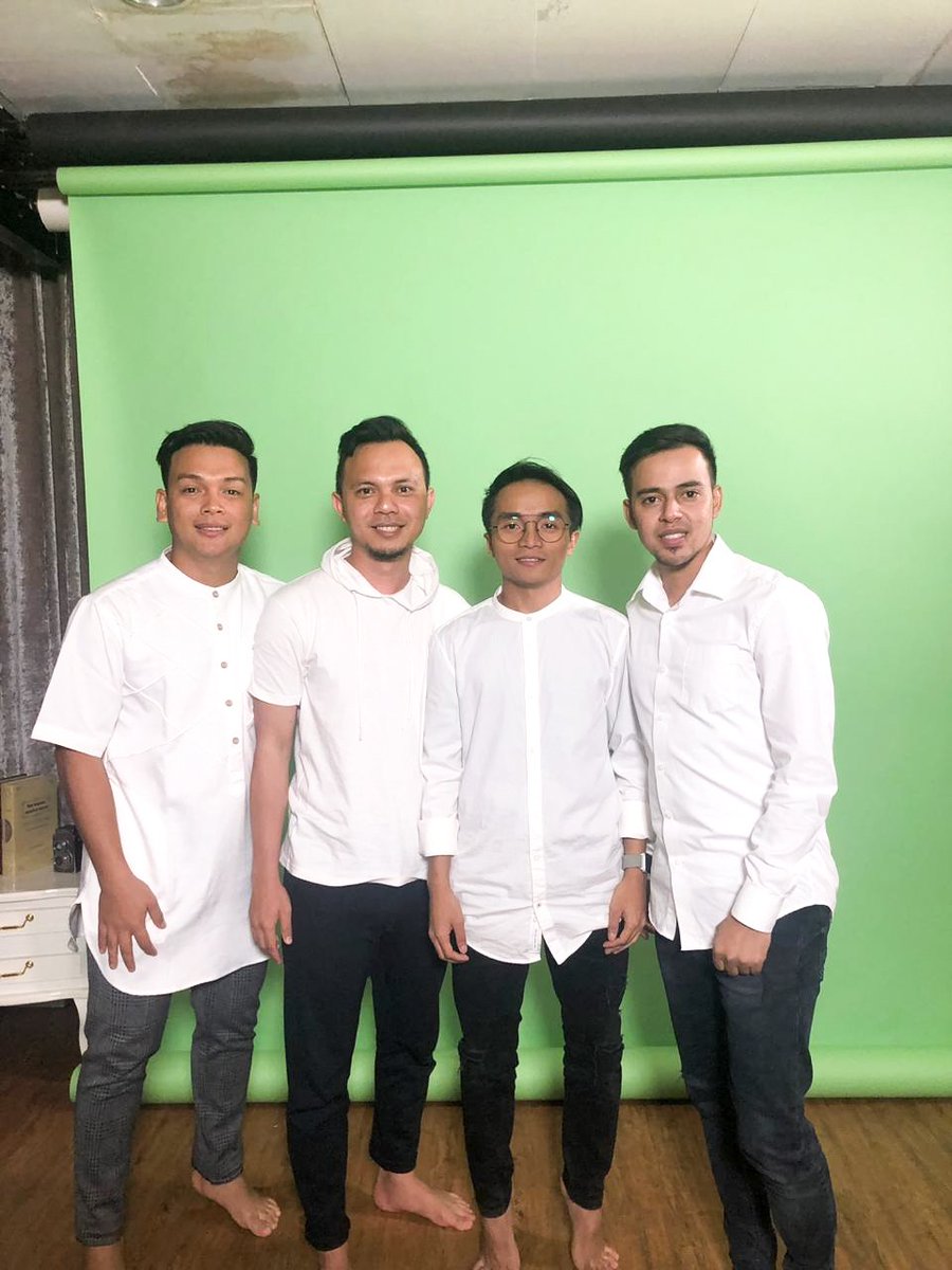 HAMIZI_PR2008's tweet photo. Kalo kita bikin boyband gimana wkwkwk https://t.co/xyDJHwgmy7