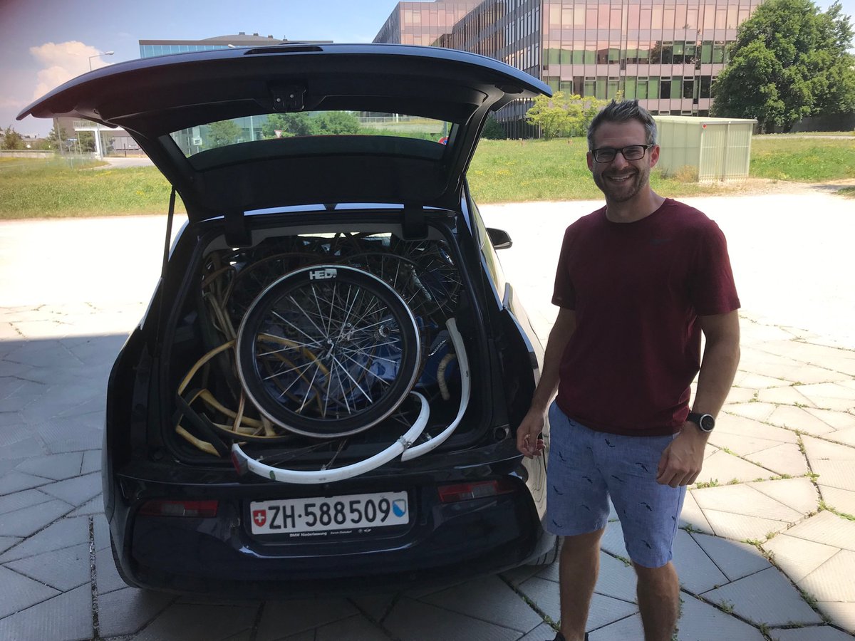 springman_sarah's tweet photo. Our students &amp; young colleagues like Fabian have great social consciences. Their startup VELOVE emerged with huge drive &amp; some help from @ETH_en #StudentProjectHouse https://t.co/szd4r8W6Fb happy at last to pass on goodies from life as pro triathlete for reuse #oldbiketubs&amp;wheels https://t.co/H6iR6Khohr