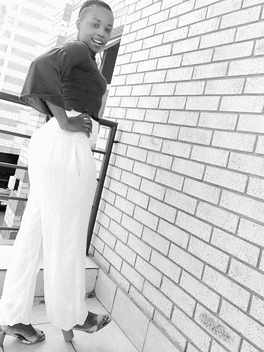 NdekaSweet's tweet image. Monday's are even worse when you in an abusive relationship with Kaizer Chiefs