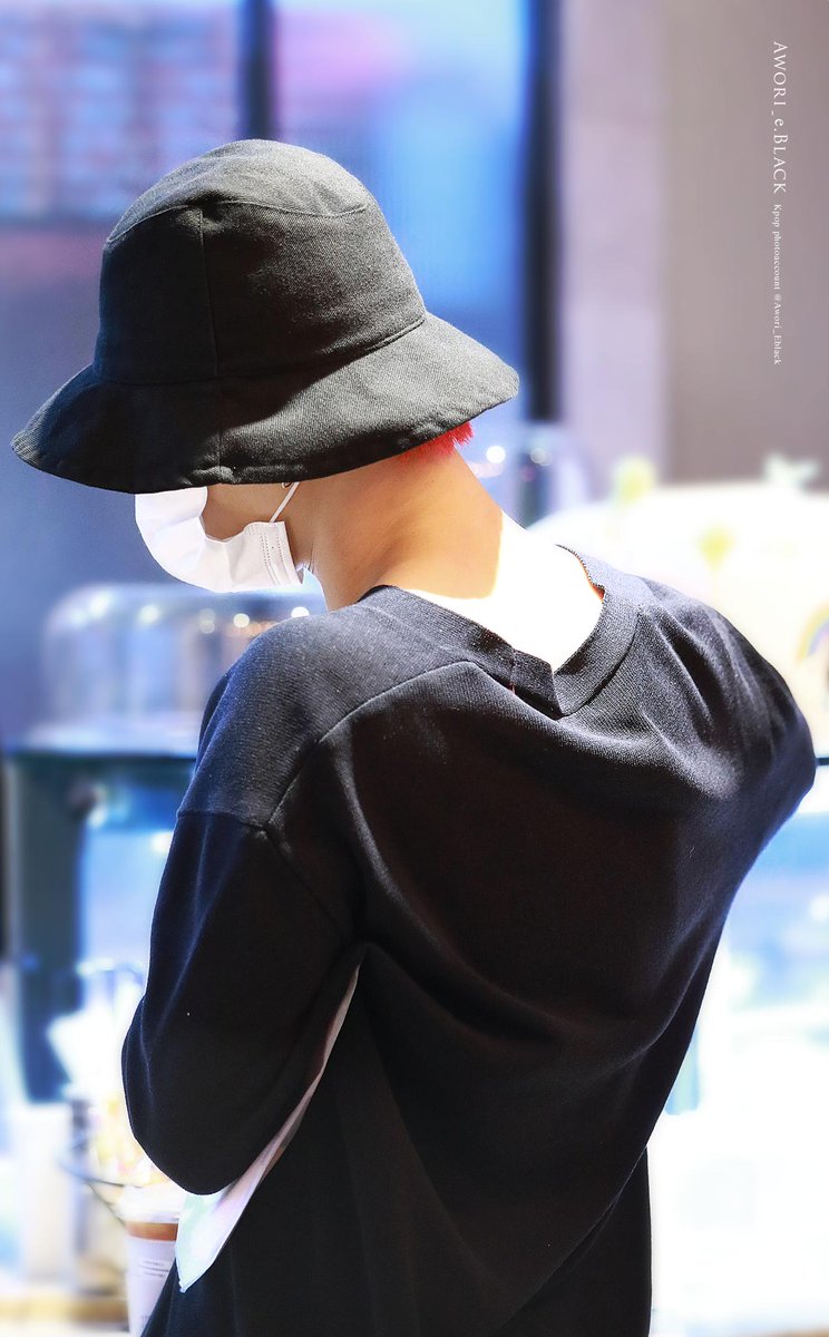 Awori_Eblack's tweet photo. [20190727]
칠요일의케이크🍰이벤트✨
손모양이 귀엽지않냐? 화사하고 정말 귀엽네...💭
#찬란한_백진의_시간을_기다릴게 
#백진 #baekjin  #ペクジン #백진타임 
#프로듀스X101 #PRODUCEX101 https://t.co/wLaTbo4jm1