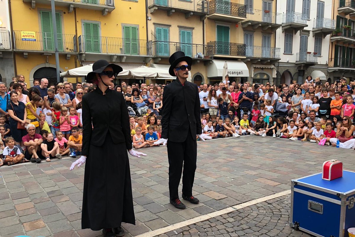 GioBertazzoli's tweet photo. Ieri ultima e bellissima giornata del nostro #SarnicoBuskerFestival 2019🤹🏻‍♂️🎪🤹🏻‍♀️🎭🥁🎺

Un ringraziamento a tutti!!!

Arrivederci al prossimo anno, sempre e solo nella nostra inimitabile®️®️ #Sarnico 😜👍🏻🔝🔝🔝👋🏻👋🏻

#ComuneSarnico
#ComuneParatico
#ProlocoSarnico https://t.co/ru6nv0cYf2