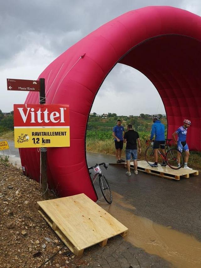 FestaCan's tweet photo. El @elrepetxo un any més, tot i la intensa pluja van fer la cronoescalada. https://t.co/2tIHjT4VYI