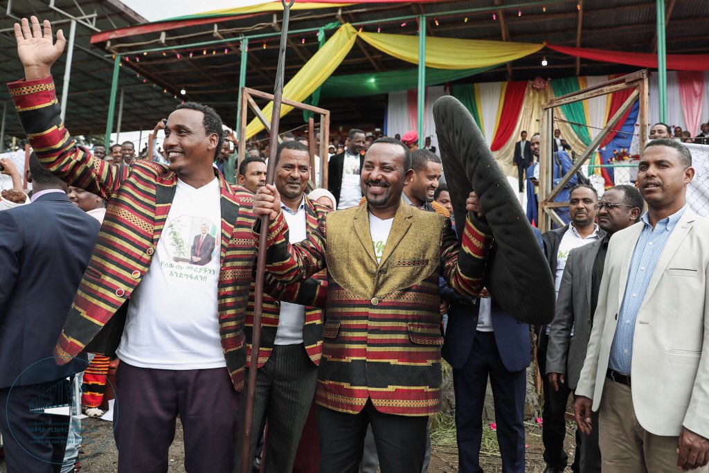 PMEthiopia's tweet photo. “በፍትሕና በምህረት አውድ ውለን ልናድር ካልሆነ በቀር በኃይልና በጉልበት በአመፅና በሁከት ሰላምን ብንፈልገውም አናገኘውም::” - ጠ/ሚር ዐቢይ አሕመድ በወላይታ ሶዶ ታዲየም ባደረጉት ንግግር::

#PMOEthiopia https://t.co/XCVuavUPXo
