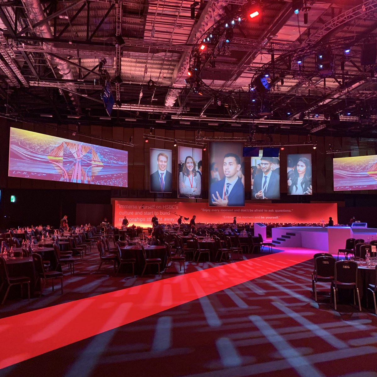 82cpv's tweet photo. Very excited to be at the @HSBC_UK @HSBC #HSBCgrads Global Graduate Induction over the next few days. A big warm welcome to all 864 graduates joining us today! https://t.co/wRoZksa1er