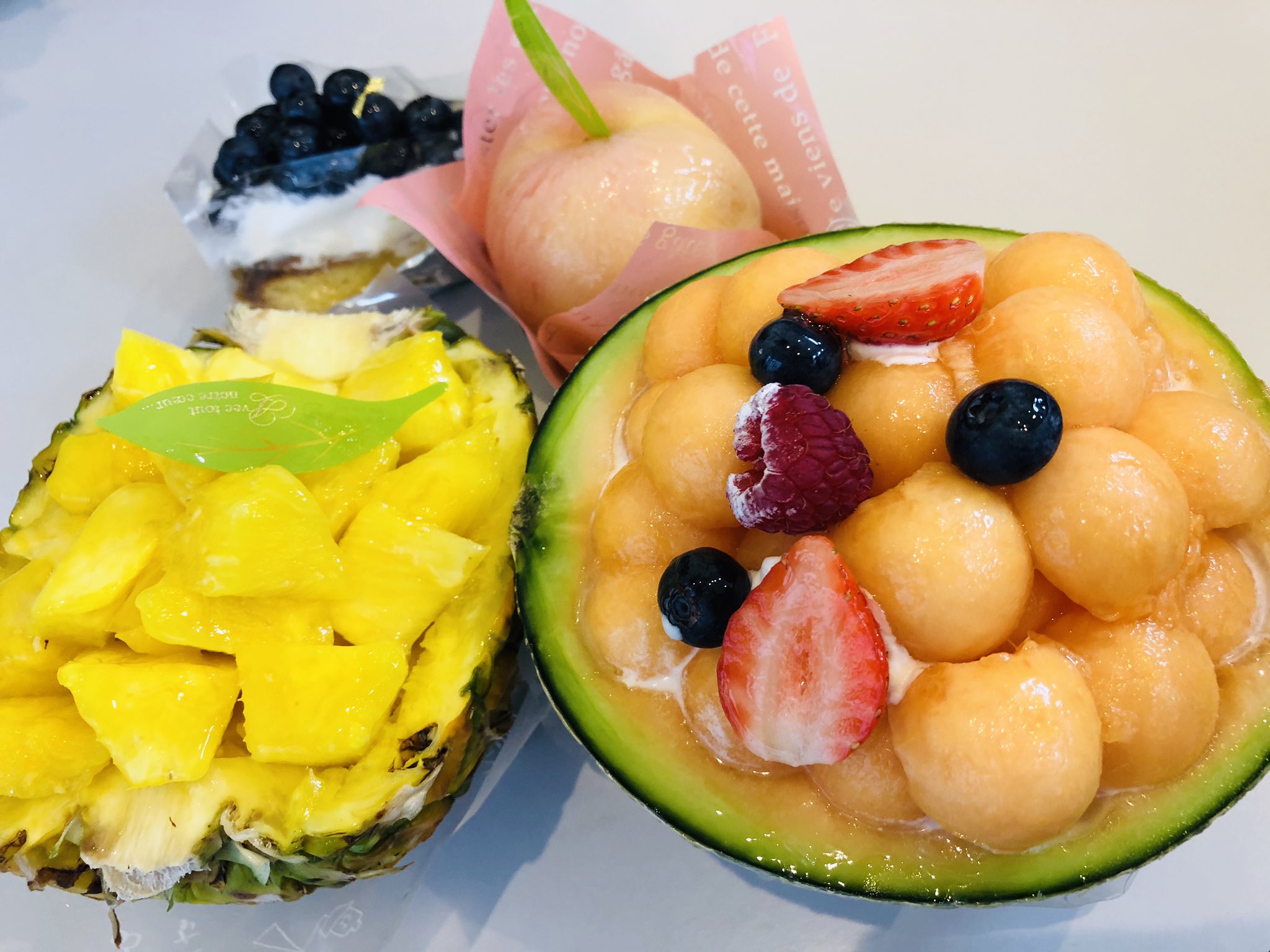 Twitter 上的 よね 来てくだ埼玉 ビッテ 坂戸 まじでおススメしたいコスパ良きなケーキ屋さんなんだが フルーツ盛り過ぎなんじゃあないか って私の中の露伴先生が天国の扉だしてくる 食べて幸せになろうや 350 0216 埼玉県坂戸市柳町３７ ５ 049 2