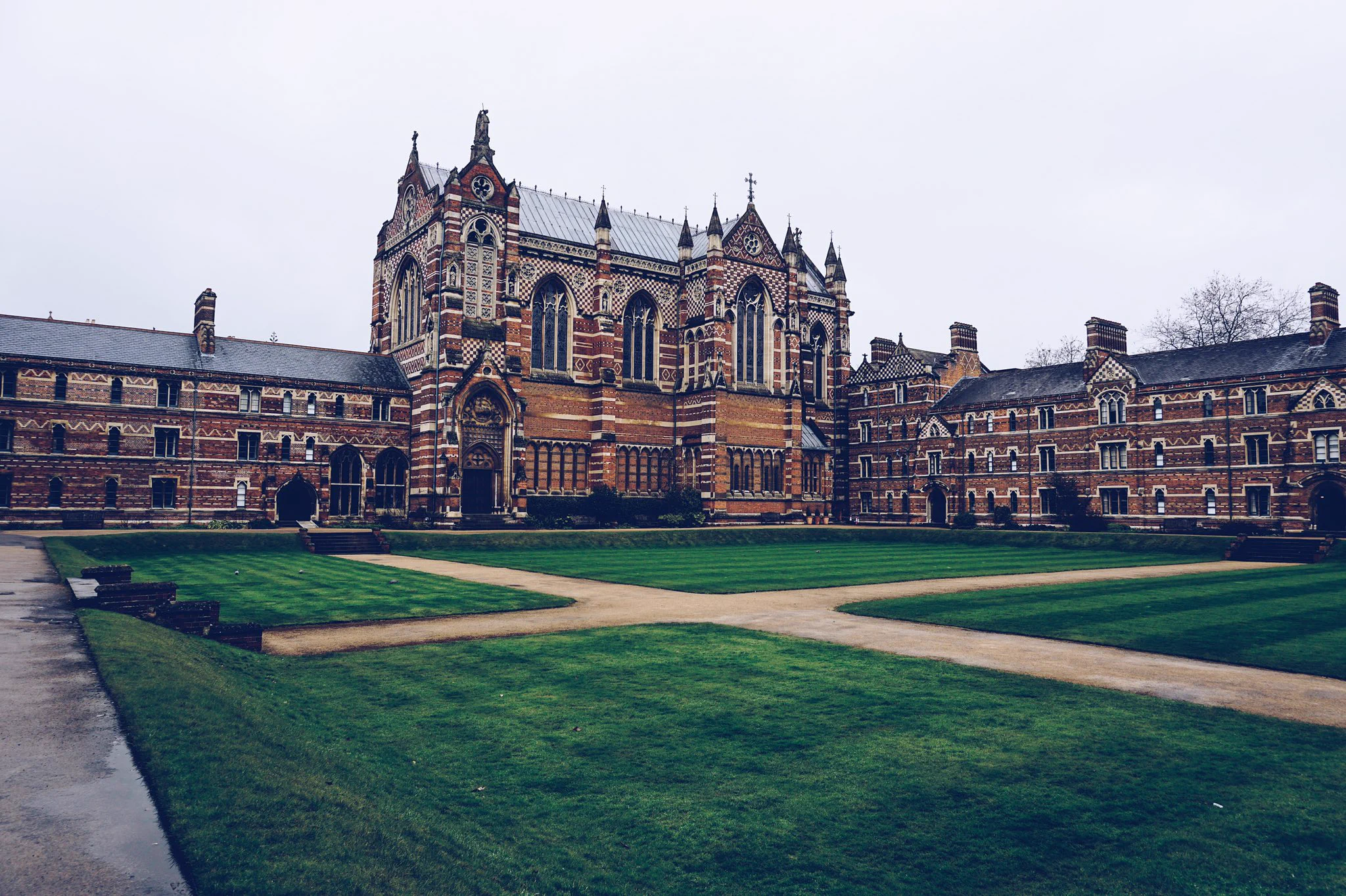 まるでハリーポッターの世界？イギリスのオックスフォード大学の寮に泊まることができる！