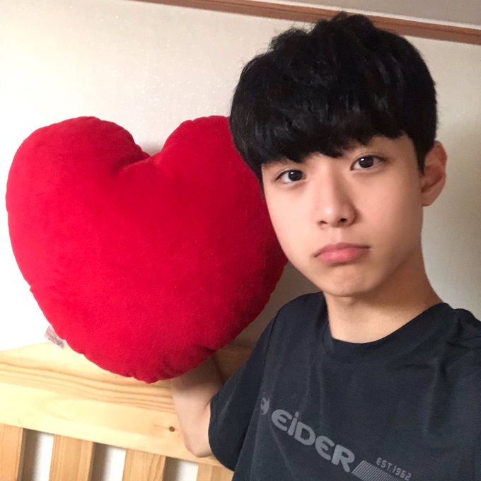 ohsungmins's tweet photo. 제롬이 귀여워요 ㅠㅠ #WorldKlass #월드클래스 #JEROME #제롬 https://t.co/jNsPha18Vu