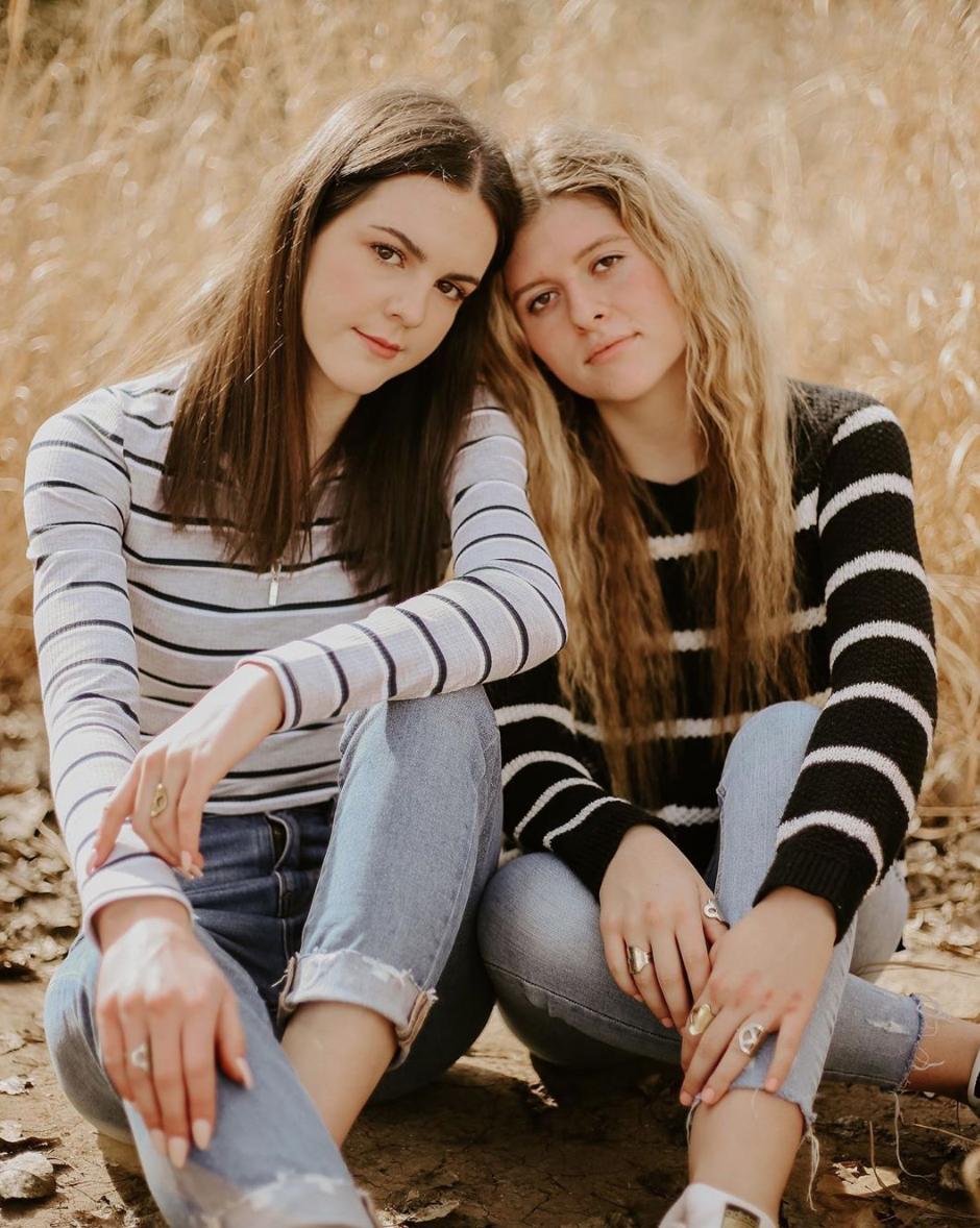 a pair in stripes || friends rocking rings together is our favorite 🗝🔑 @caitlynndriggs
