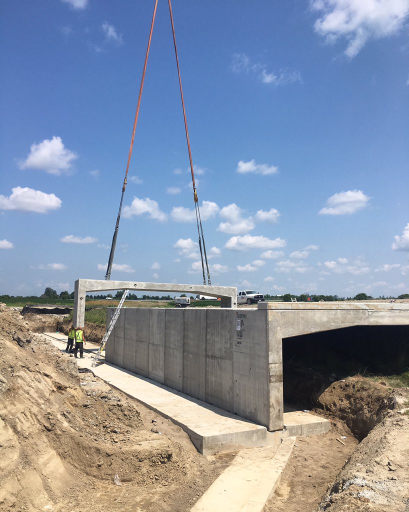 The first of two #precast culverts has been installed on Enterprise Gateway in @CityofPickering ! South of the @407ETR, this road will link North Rd and the future Whites Rd.