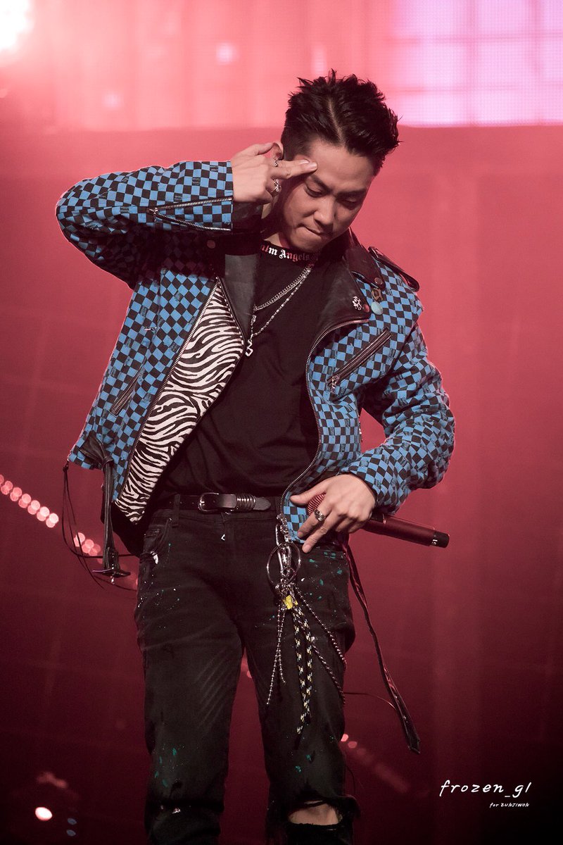 frozen_g1's tweet photo. 190727 EUNJIWON 2019 CONCERT
ON FIRE🔥

먼저 가 있을게요😇😭 

#은지원 #EUNJIWON #殷志源 #은지원콘서트 #YG https://t.co/uXO1RalmhS