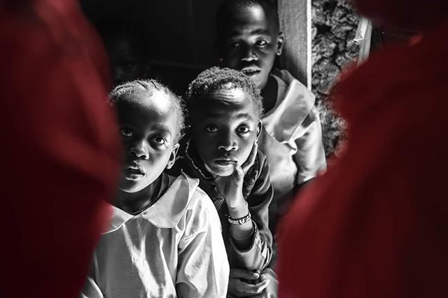 ManiStudioWorks's tweet image. The innocent curiosity of children is such a delight sight to a person like me who is a staunch believer of knowledge is power. It's with such sparks that they naturally dream big before reality pins them down.
.
.
.
.
.
#igkenya #vscokenya #kibera #kibe… ift.tt/2ZkseJa