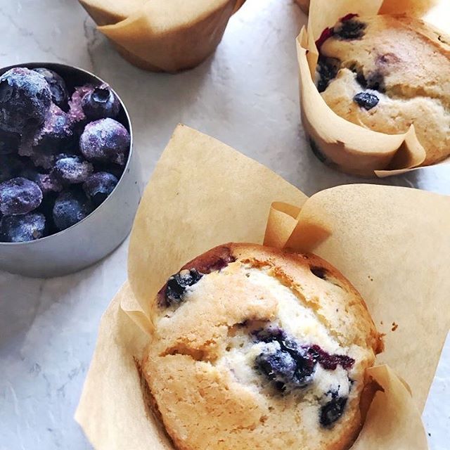 It’s blueberry season! Whip up a batch of these blueberry muffins. They make the perfect snack and they are great for picnics. You can find the recipe at foodmamma.com. ift.tt/2Kf4osh