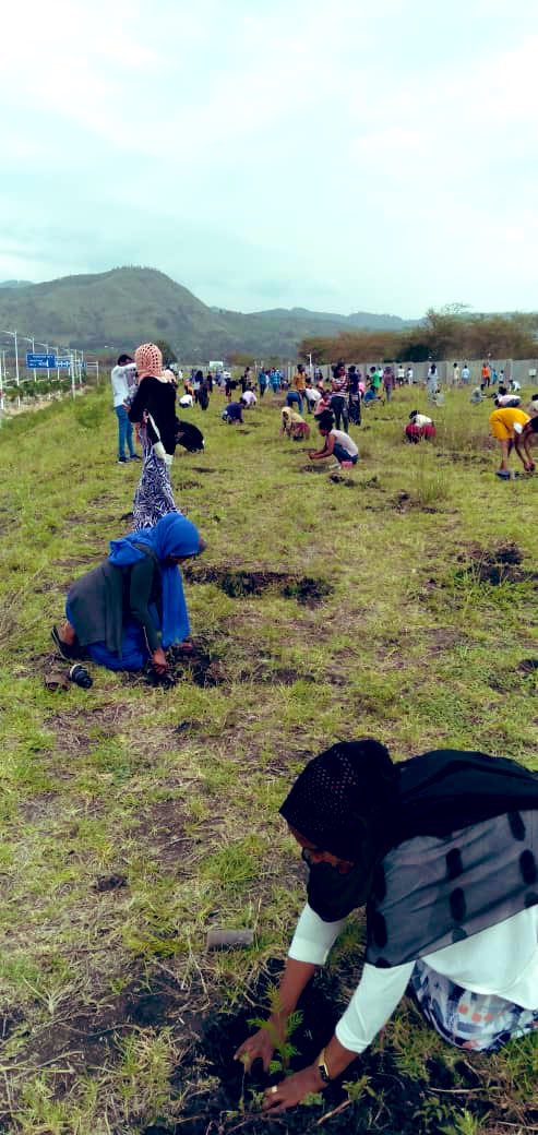 Lelise_Neme's tweet photo. #IPDC
#Eco_Industrial_Park
#Green_Legacy
#IPDC_Team ๐with our #Stakeholders๐
#Bole_Lemi_IP_1_2
#Kilinto_IP
#ICT_Park
#Hawasa_IP
#Kombolcha_IP
#Mekele_IP
#Adama_IP
#Deberbirhan_IP
#Jimma_IP
#Diredawa_IP
#Bahirdar_IP @PMEthiopia https://t.co/iH8oguDemw