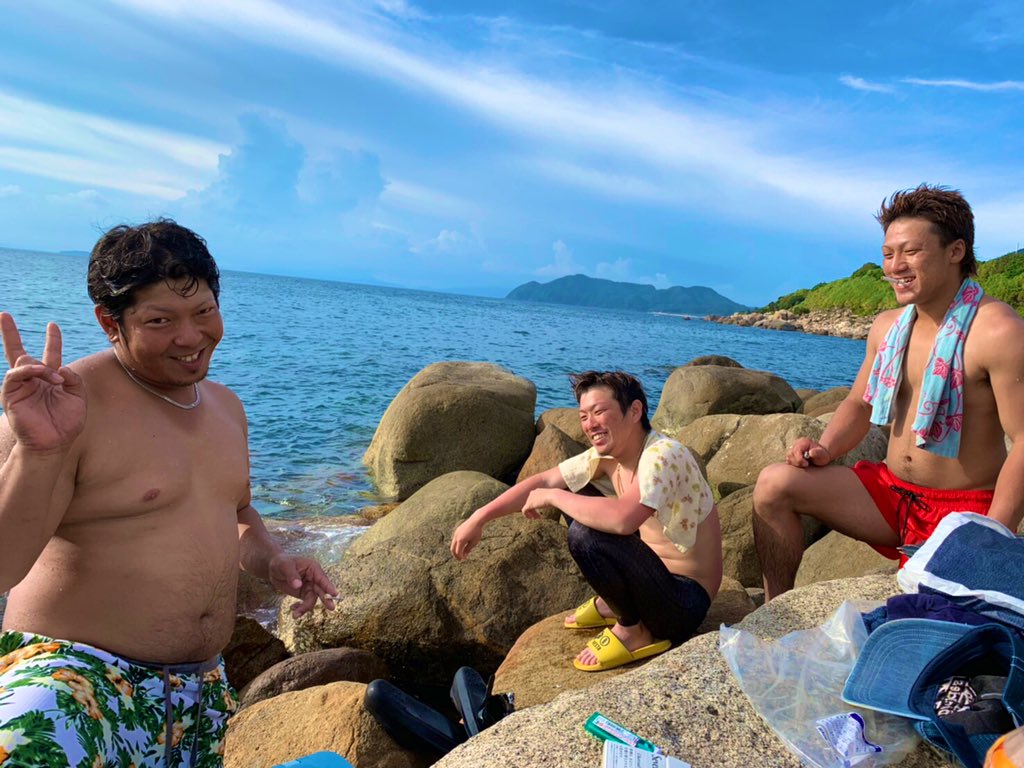 nosu_0914's tweet photo. 〜会社のメンバーと〜
昼まで仕事して、午後から潜りに🚗
日曜日もここに釣りにきて、わっせ日焼けしたのに更に焼けた。
てゆーより焦げた😁

シュノーケル使っても海水ゴクゴク🤦‍♂️
次こそデカイ魚突くぞ！！ https://t.co/O76a3uA21f