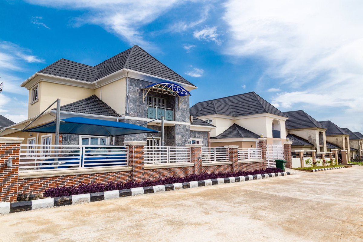 If the prospect of owning this property doesn’t make you smile, what will? 😏😁💯 #RiverparkEstate #HousesForAfrica #OngoingWork #realestate #home #property #investment #luxury #forsale #architecture #dreamhome #luxuryhomes #newhome #mondaymotivation #mondaythoughts