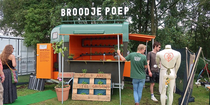 MeetinFriesland's tweet photo. Samira Salman van @eventgoodies ging samen met Yvonne een dagje duurzame innovaties spotten op @Village_Fest. De interessante (én leuke!) vlog vind je op https://t.co/dsY8AJkeMs!
#MeetinFriesland #EventGoodies #WelcometoTheVillage https://t.co/owiXk4ckHJ