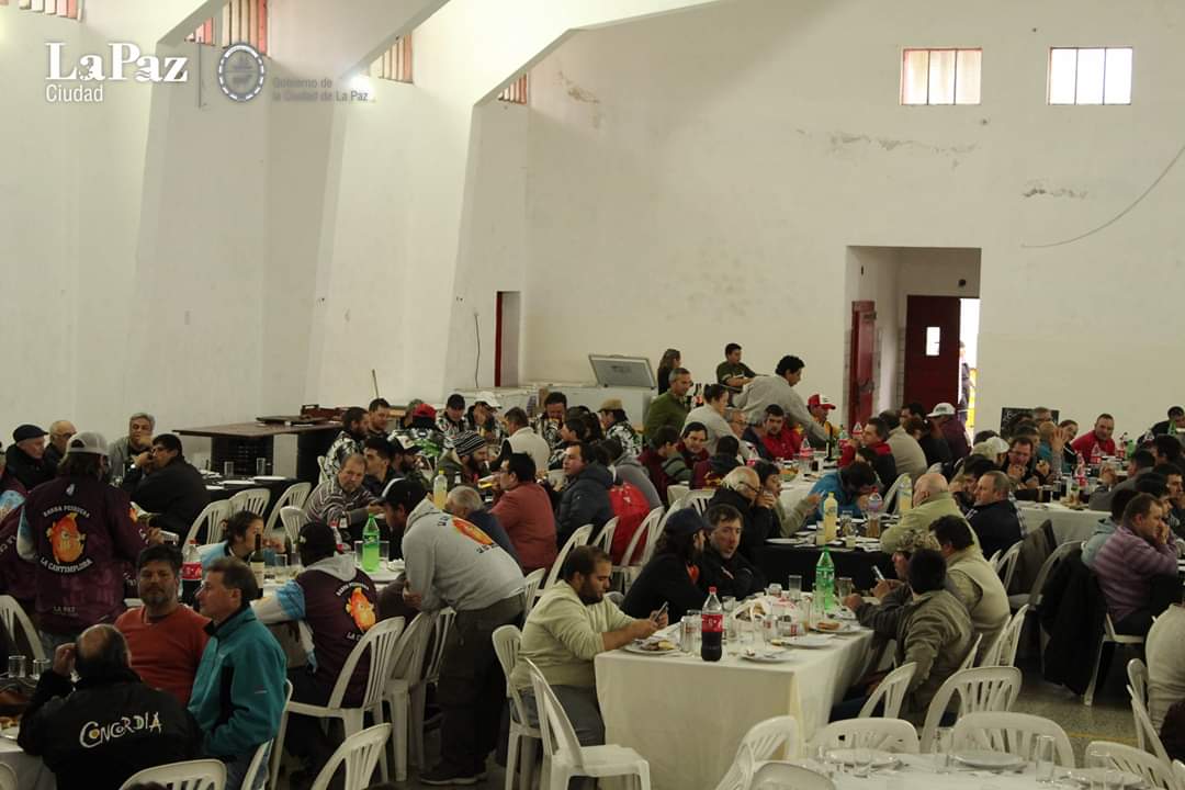 BrunoSarubi's tweet photo. Este fin de semana vivimos una nueva fiesta de #pescavariada, con la participación de 77 equipos.
Cada año superamos el número de embarcaciones y esto es posible gracias al trabajo mancomunado, el apoyo de los sponsors y sobre todo, la participación de las barras pesqueras. https://t.co/bTzEj997pD