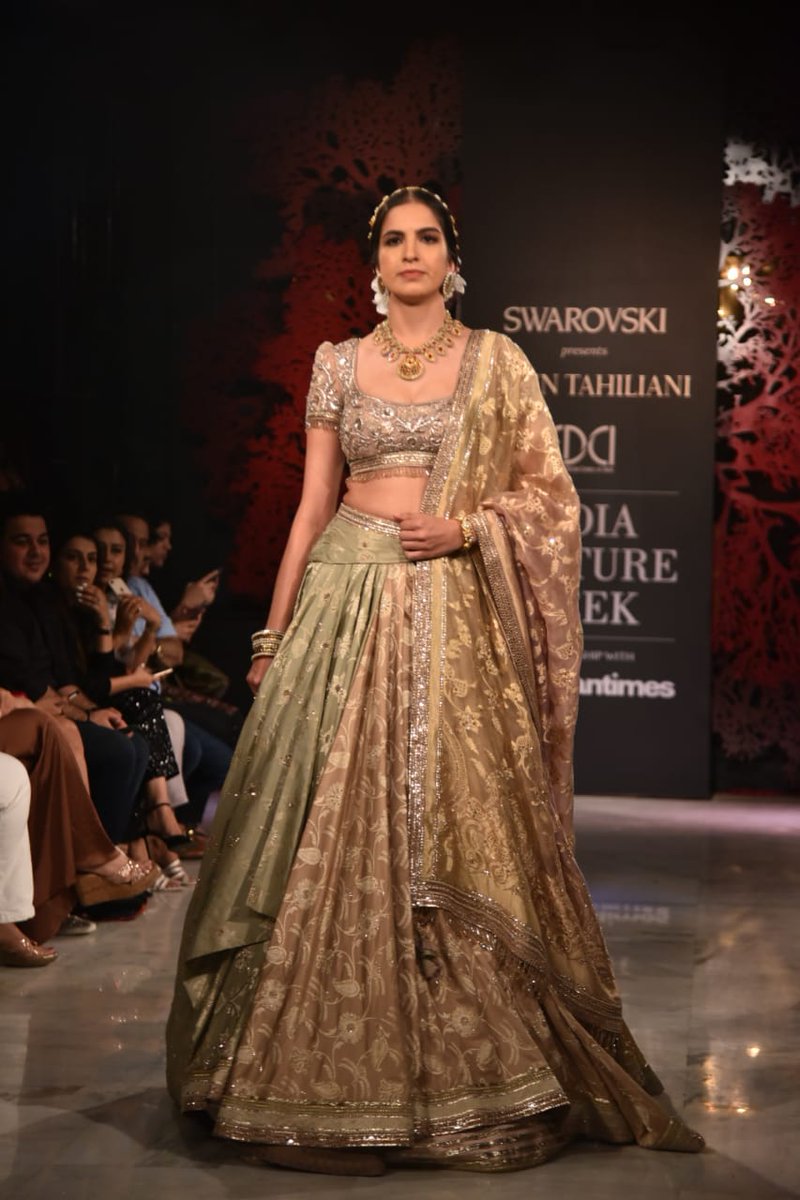 Designer Tarun Tahiliani at #ICW2019 presenting a regal luxurious bridal collection with a wide array of exquisite designs #makeitperfectofficial #taruntahiliani #bridal #wedding #indianwedding #couture