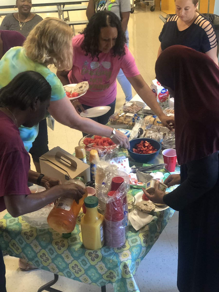 LatreiciaAllen's tweet image. Our last family feast as #CMESRocketReaders! I truly enjoyed working with this awesome team of educators. 🚀 Hats off to reading camp! #litnccs #2019CCSrtacamp @NC_RtA @NatalieGodwin @mellottahill1 @jenlloyd16